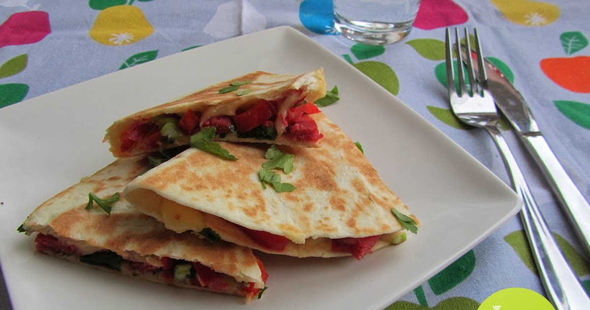 Mijn mixed kitchen Quesadilla met salami, bosui, puntpaprika en kaas