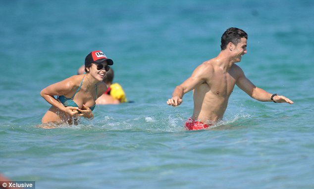 Hello Celebrity: Cristiano Ronaldo and Irina Shayk show ...