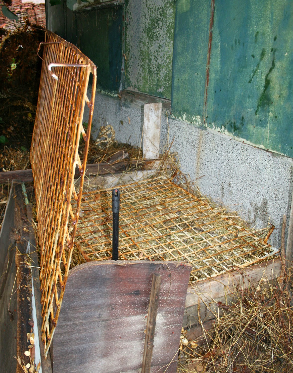 Gratings not branches now on the humanure Gratings not branches now on the humanure
