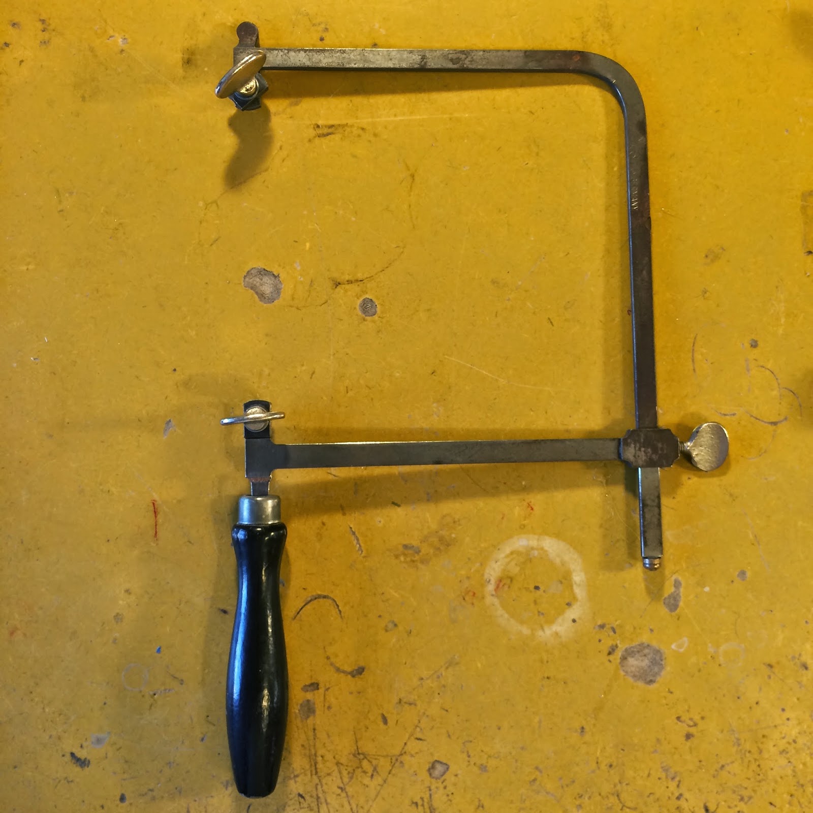 Deep sawframe Saw for cutting metal with a deep frame for bigger pieces