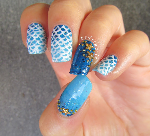 Mermeid tail nails on blue gradient base and double accent with golden starfishes placement - photo © Pedrìnails