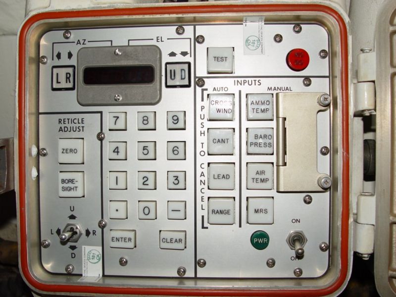 الحاسـوب البالستـي للدبابـة الأمريكيـة أبرامـز . Computer+control+pane