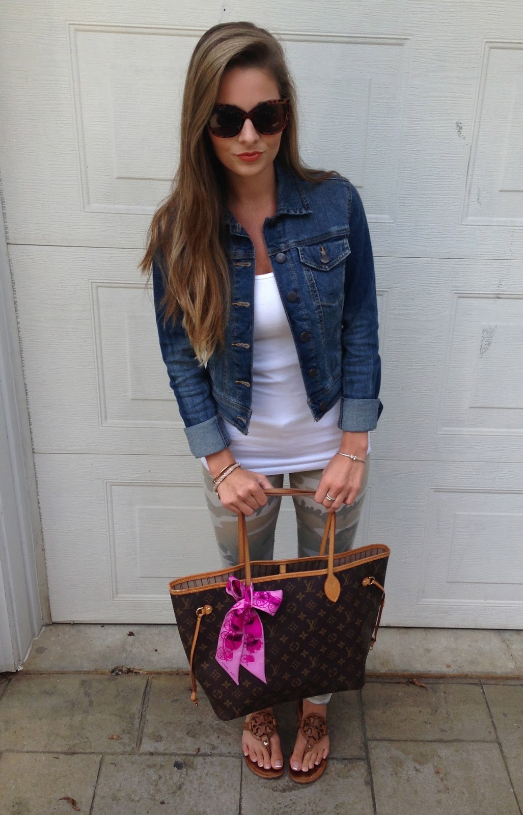 mascaroline Army pants and Flip flops