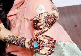 Wo Mehndi LaGWa K Ghair Se..