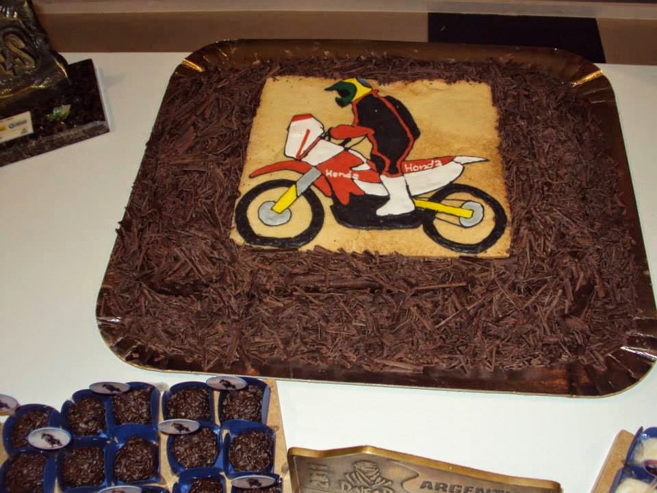 Bolo Moto! (Motorcycle Cake!), Bolo de morango com recheio …