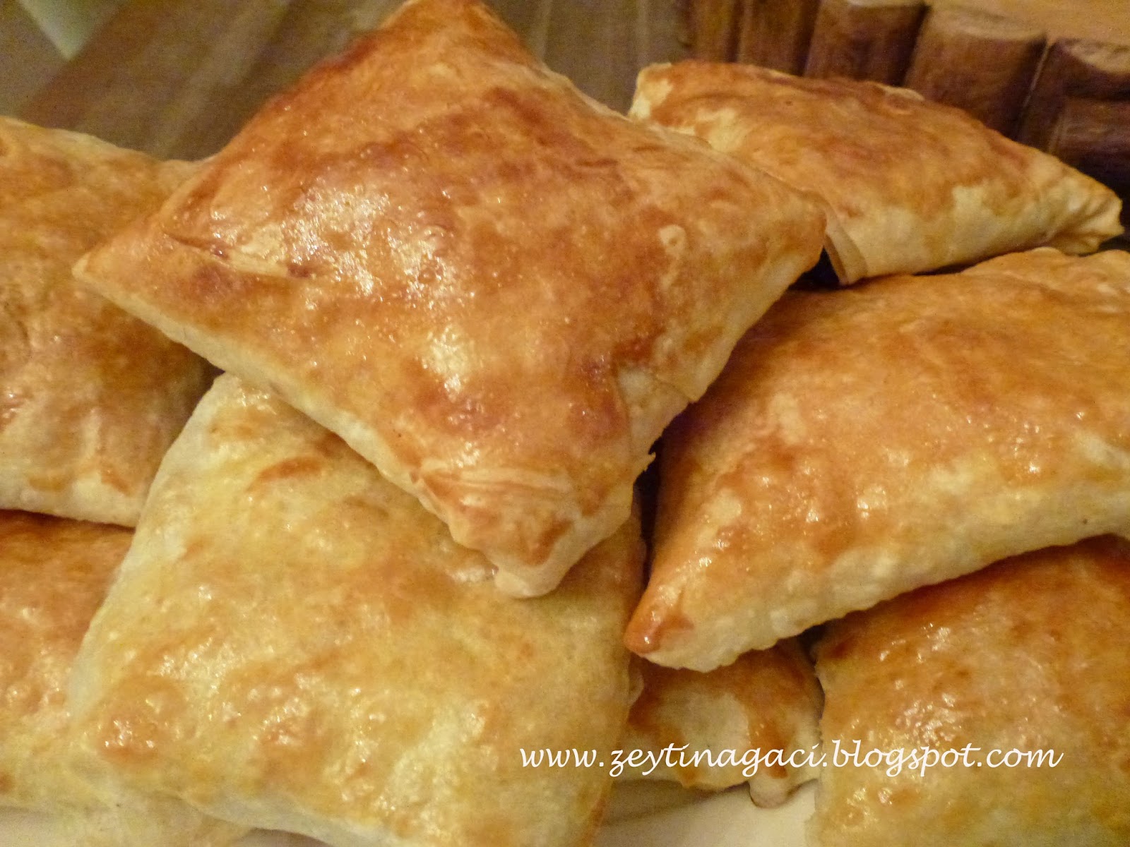 Zeytinağacı Bohça Böreği Nasıl Yapılır? Fotoğraflarla Bohça Böreği