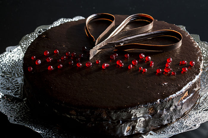 Tarta Sacher Con Caviar De Frambuesas
