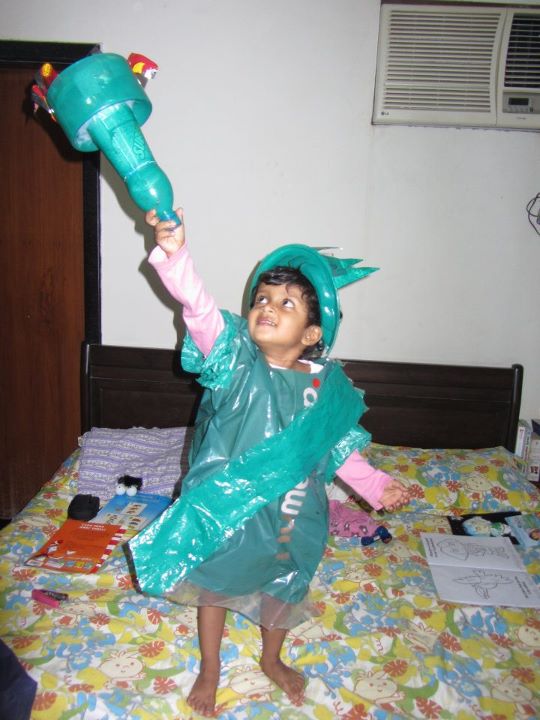 Recycle plastic statue of Liberty made from plastics glasses,plates