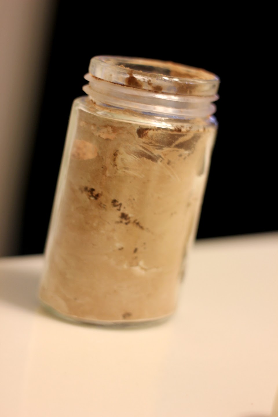 Diary of a Fit Mommy Natural DIY Dry Shampoo (for dark hair)