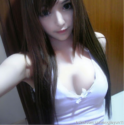 Hot girl Trung Quốc xinh như búp bê