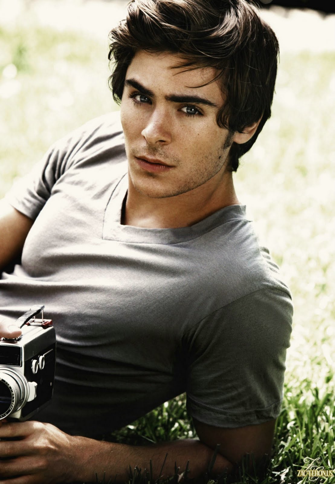 http://2.bp.blogspot.com/-Df_8IKyxvDI/ThHPHYRMGfI/AAAAAAAAAHY/N0myZyUbHuo/s1600/Zac-Efron-hot-zac-efron-7280156-1386-2000%255B1%255D.jpg