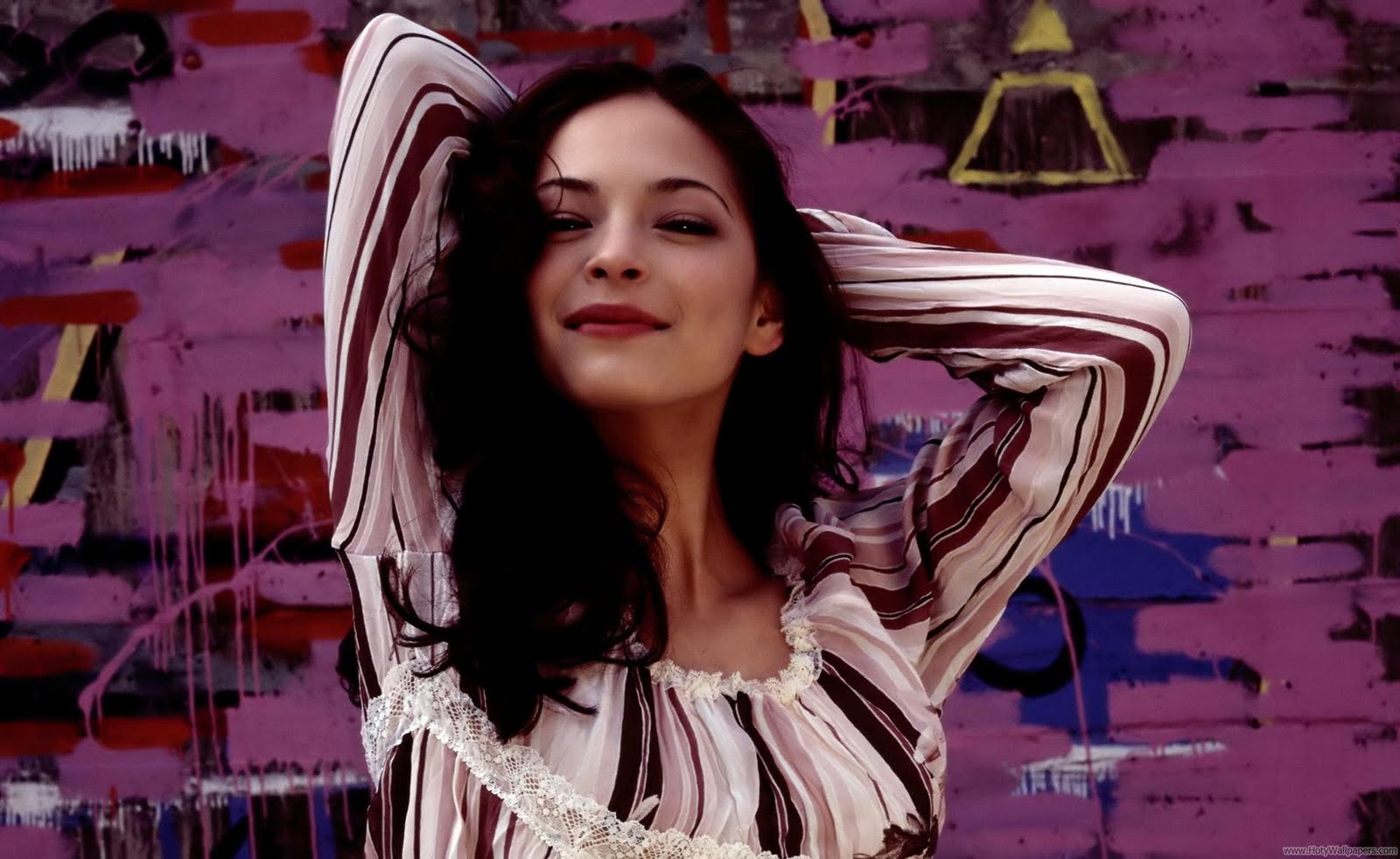 Kristin Kreuk: Canadia...