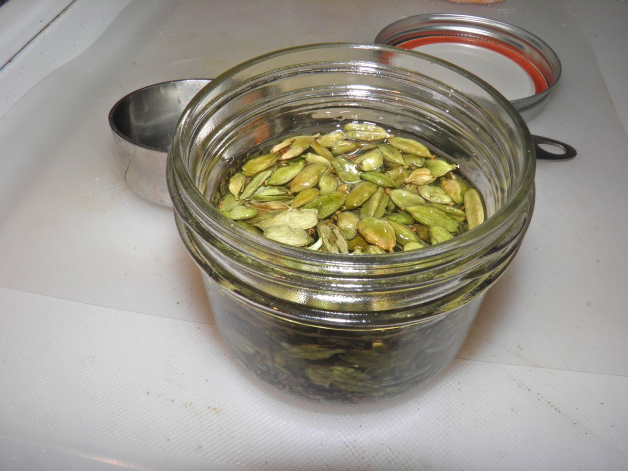 Docaitta Lifestyle Make Your Own Homemade Cardamom Extract