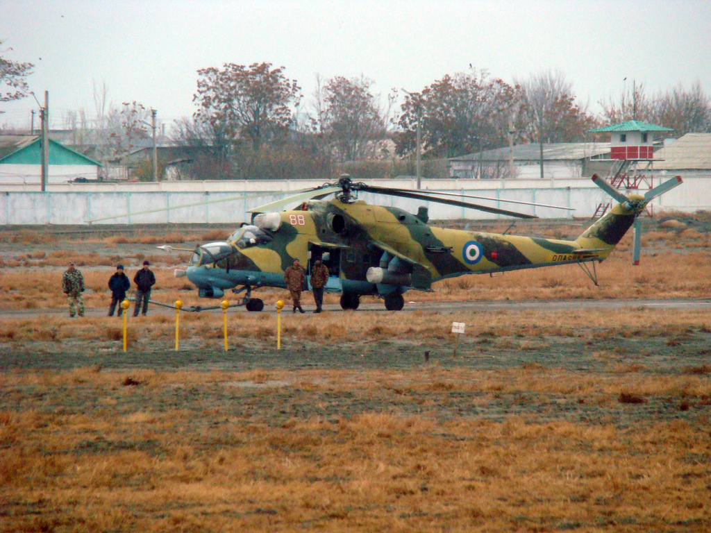 Armée Ouzbek  Mi-24P+Hind-F++88++++Bukhara++++3-12-09