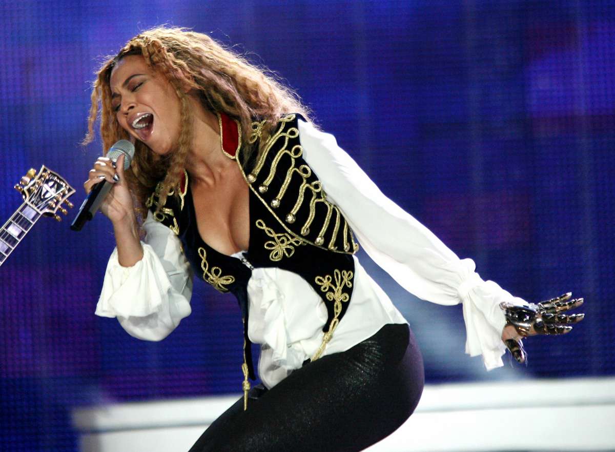 http://2.bp.blogspot.com/-Dgr9rILEoCE/TiwYI_lblYI/AAAAAAAAAHc/gIlNGBKBFW0/s1600/beyonce_knowles_04.jpg