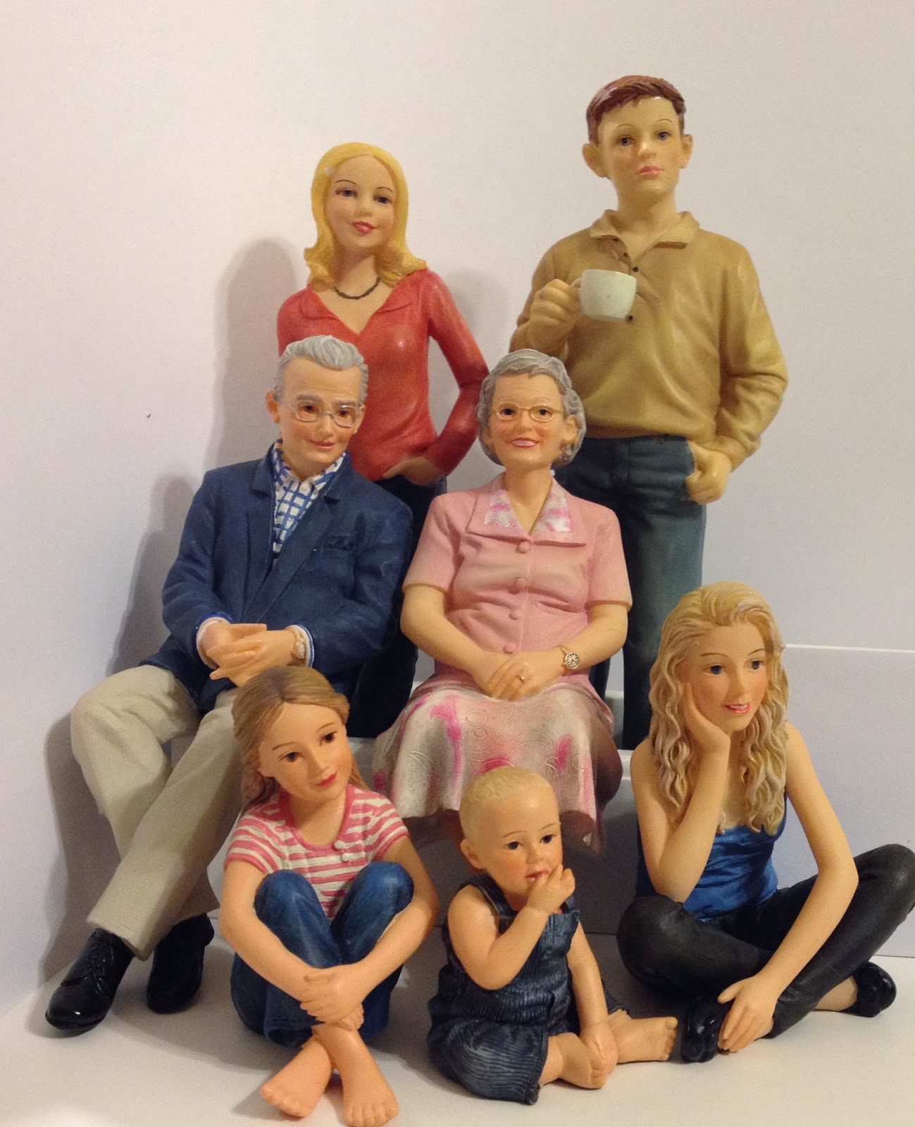 Jocelyn's Mountfield Dollhouse Craftsman Dollhouse Family Photo Shoot