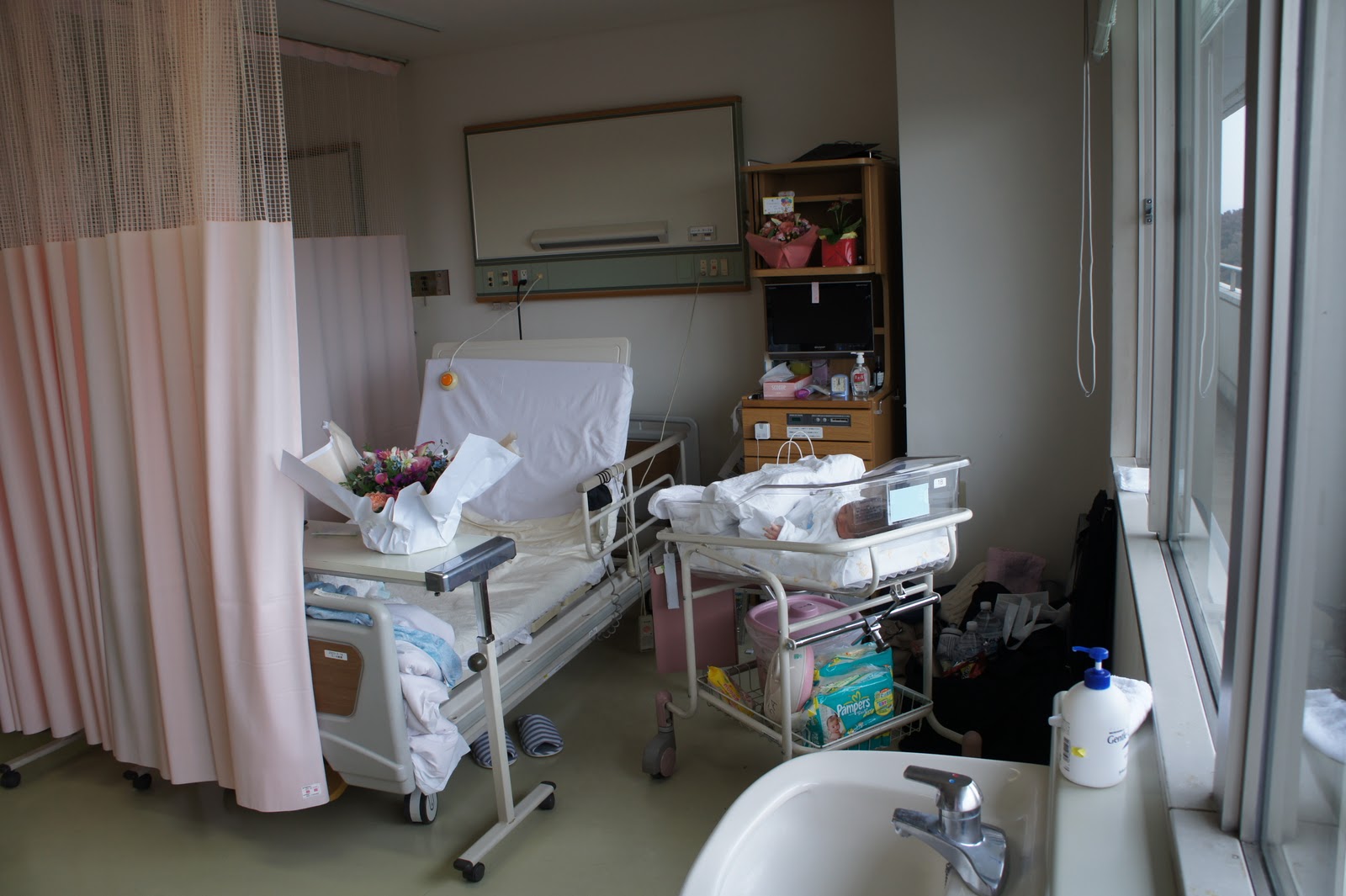 Japanese hospital labour room Tokyo Urban Baby