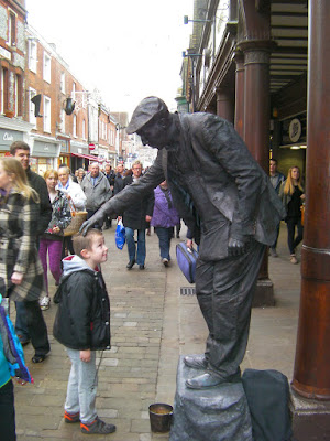 statue street performer in winchester high street