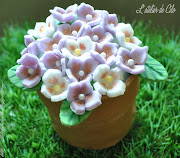 Gâteau « Pot de fleurs » en pâte à sucre pour la fête des mères pot de fleurs