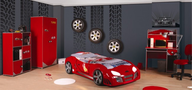 Çocuk odası modelleri Tırtıl arabalı yatak modelleri