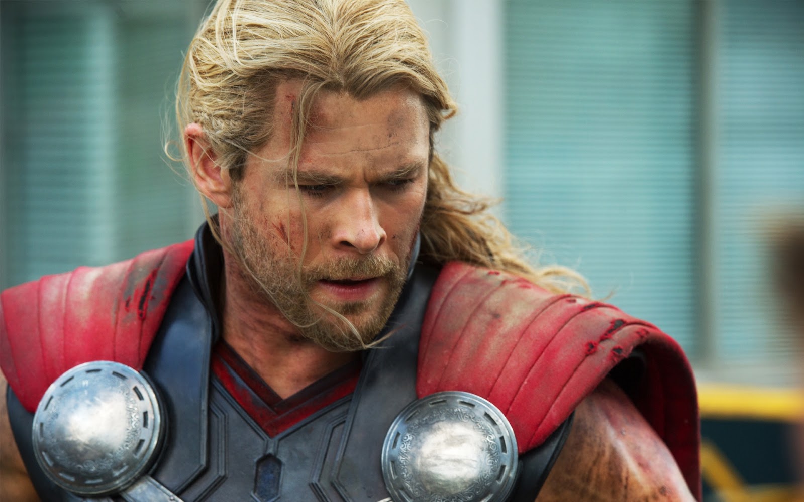 Chris Hemsworth Thor Avengers Wallpaper