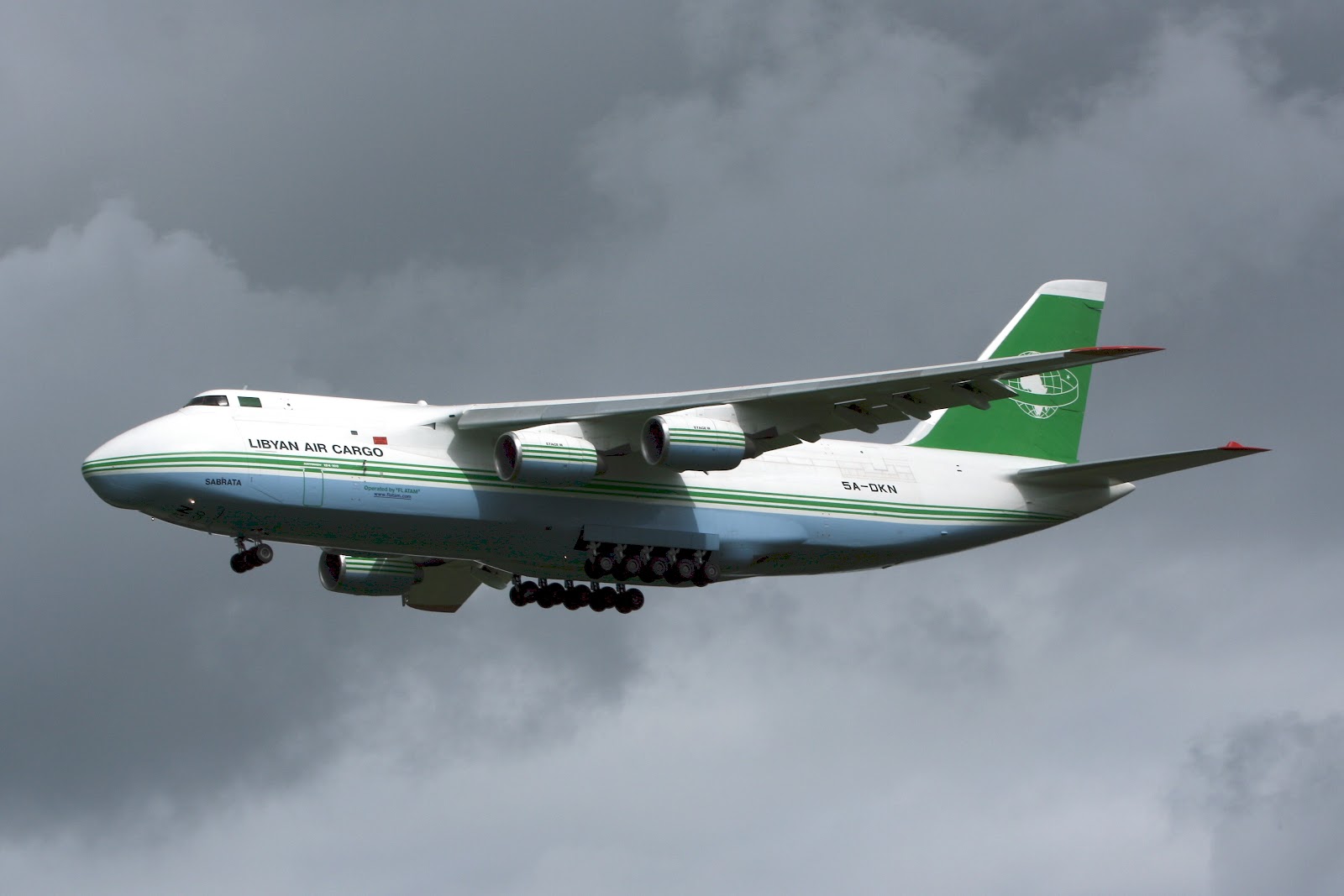 http://2.bp.blogspot.com/-DjlZ9-9IpkQ/T2nOFzuHtcI/AAAAAAAAHwg/USpeq6bSANs/s1600/antonov_an124_libyan_cargo.jpg