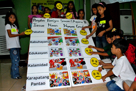 see what these children are doing on this photo maem 500