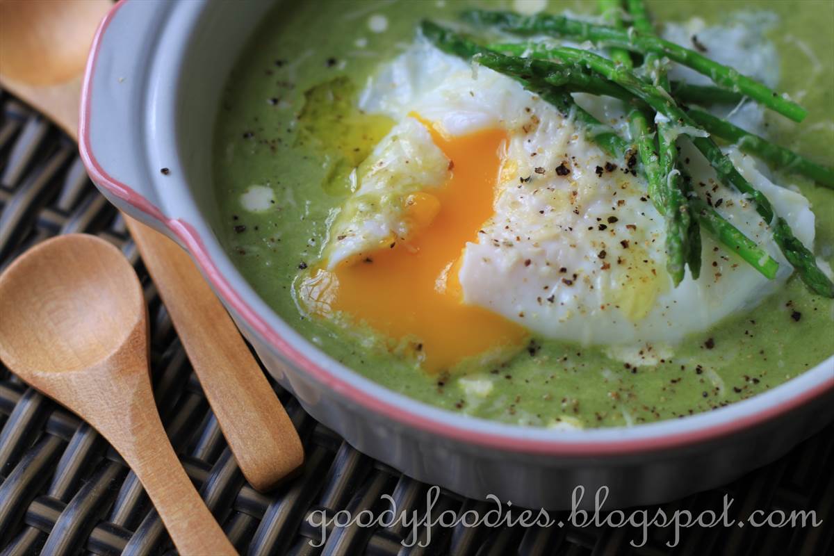 GoodyFoodies Recipe Creamy asparagus soup with poached egg, Parmesan