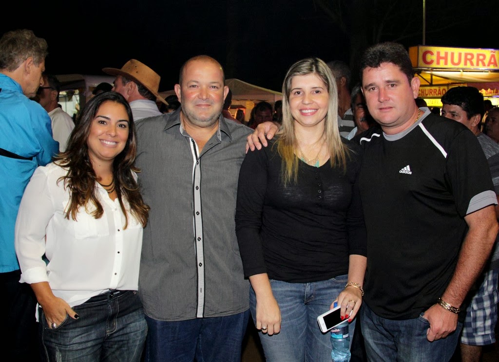 Vice-prefeito Márcio Catão e Cristiane Aguiar, prefeito Arlei e primeira-dama Alessandra Rosa Vice-prefeito Márcio Catão e Cristiane Aguiar, prefeito Arlei e primeira-dama Alessandra Rosa