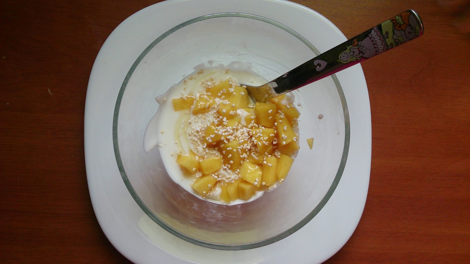 http://www.alaantkoweblw.pl/2015/03/owocowy-jogurt.html