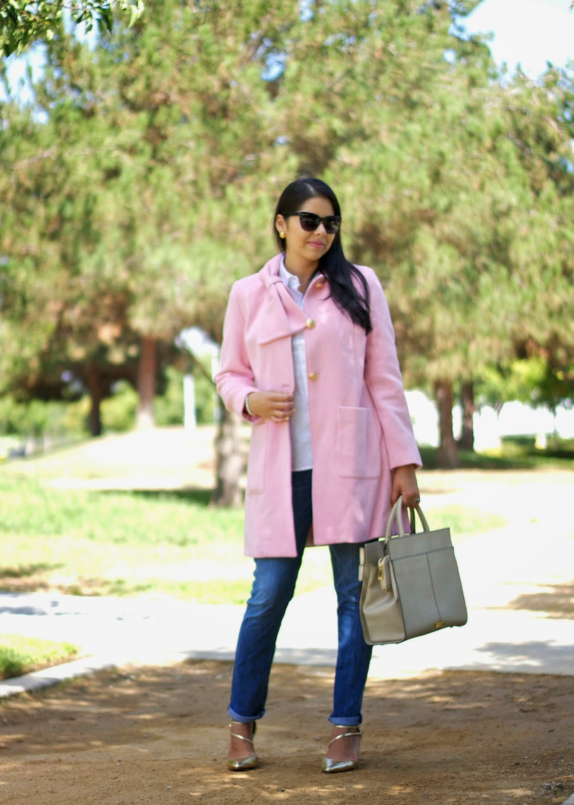 How to wear a pink coat, pink coat with white collar top, how to wear hudson jeans, gold pointed shoes