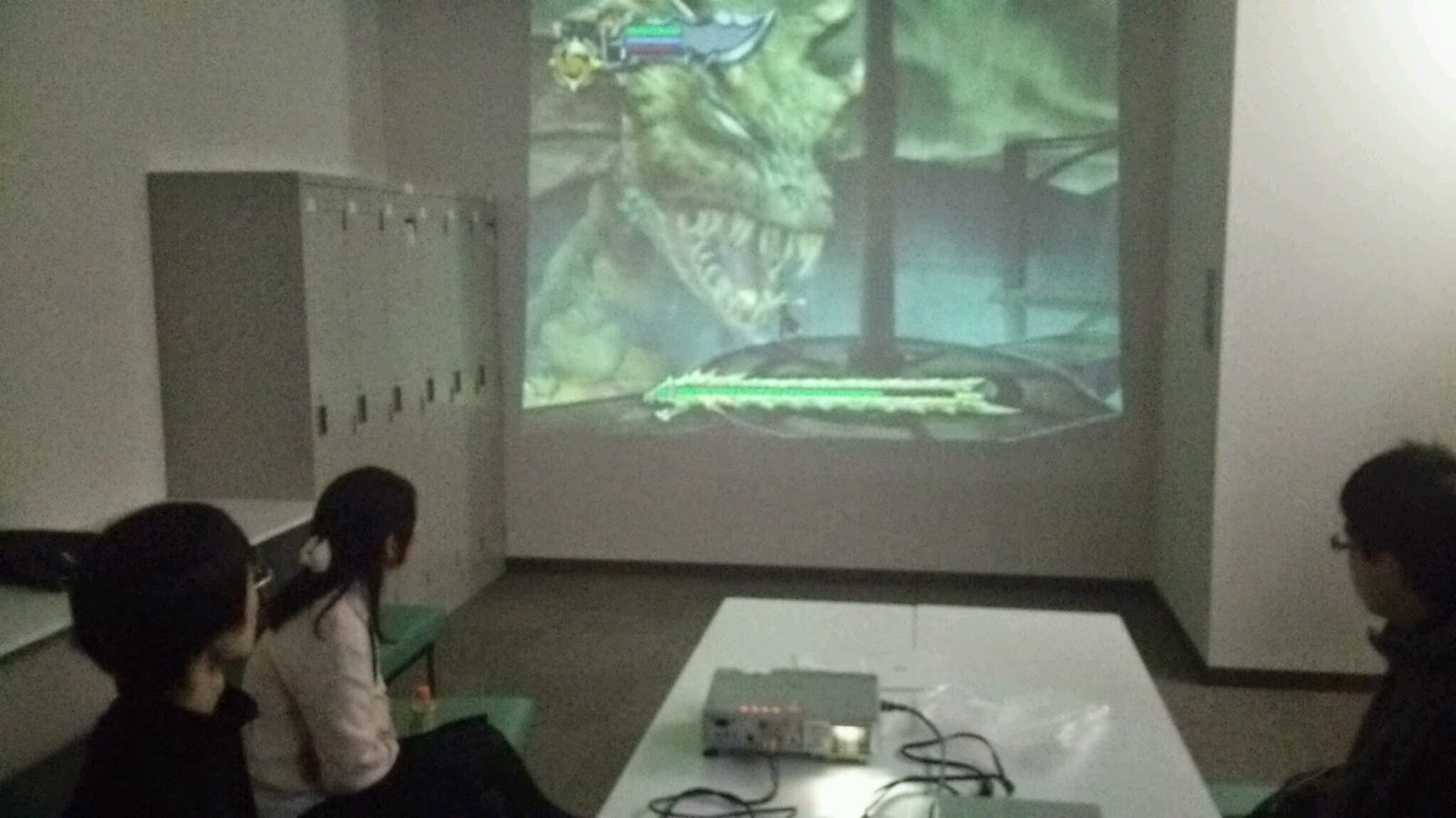 よかよかルームstudiousのブログ 12月9日 プロジェクターでゲーム ツリー作り