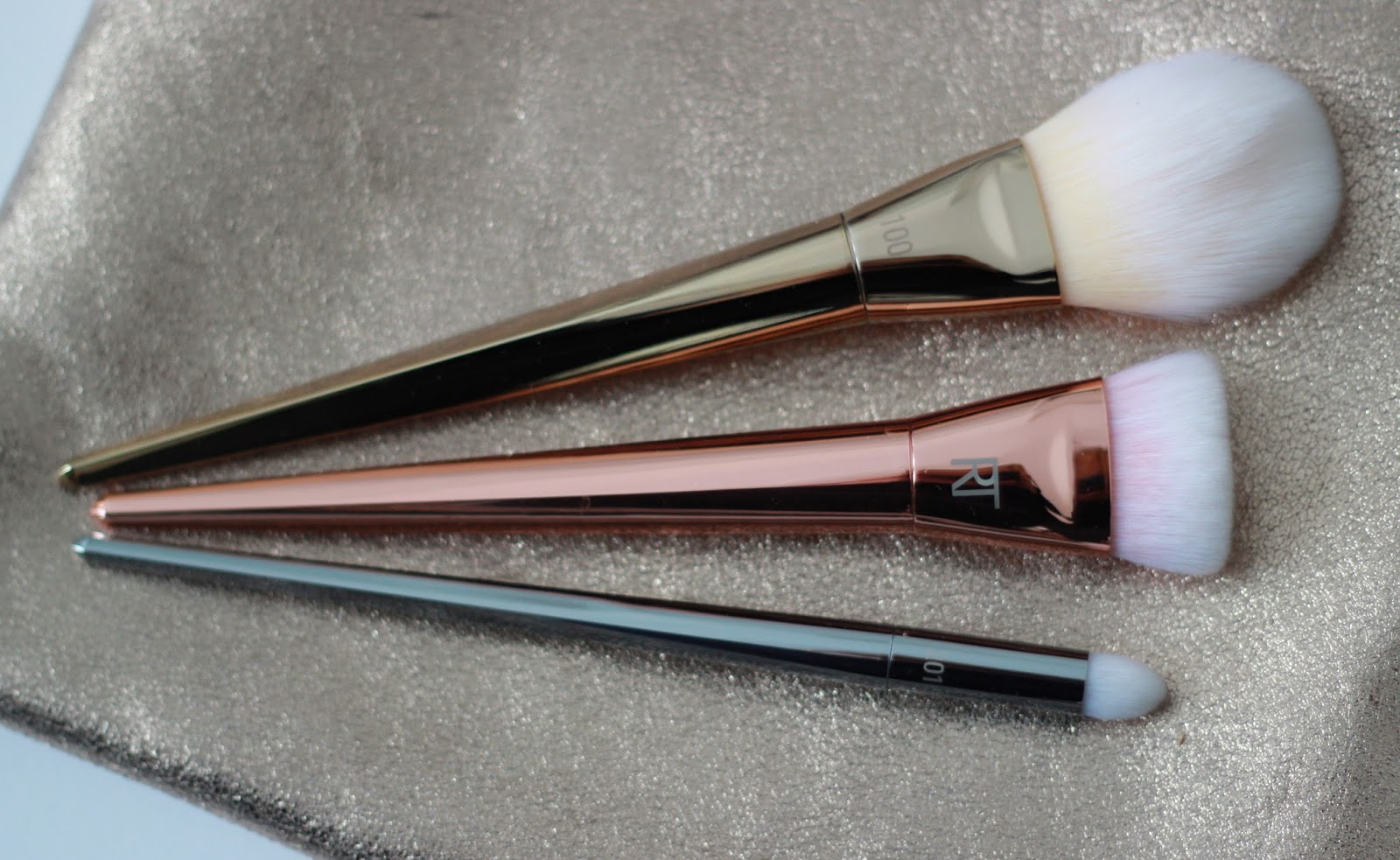 Real Techniques Bold Metals makeup brushes review Tales of a Pale