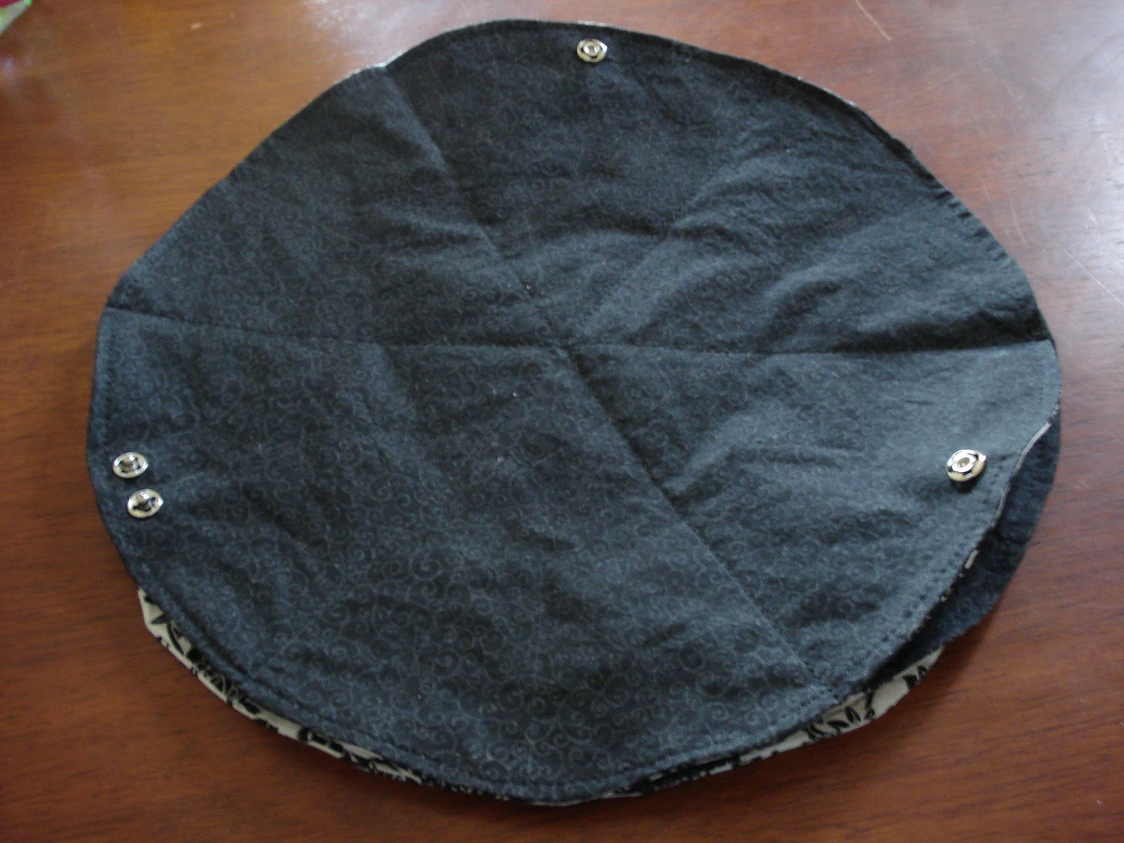 se la cava. dinner roll holder