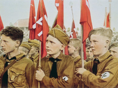 hitler-youth-parade-nazi-germany-1933.jp