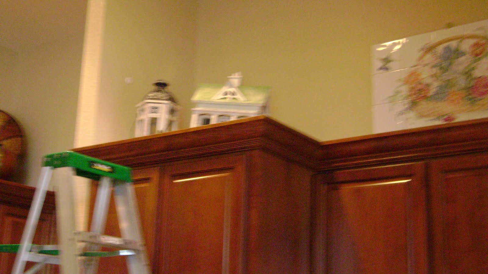 Tall kitchen cabinet Cheryl Smith Associates Interior Design: Decorating Kitchen Cabinets