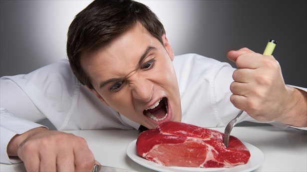 Resultado de imagem para pessoas comendo carne