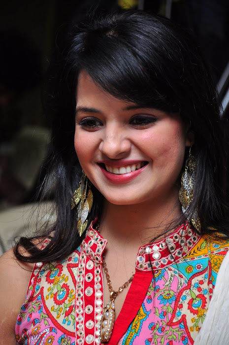 saloni @ santosham 9th anniversary actress pics