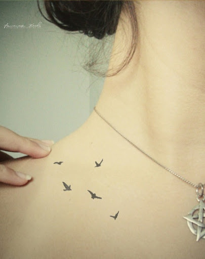 small birds on neck female tattoo female tattoos gallery small birds on neck female tattoo female tattoos gallery