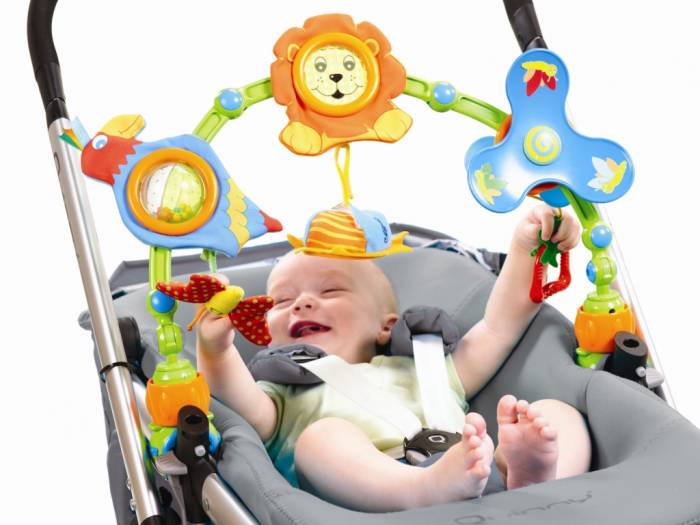 Anne ve Bebek (01) Yaş Gelişimine Uygun Oyuncak Seçimi