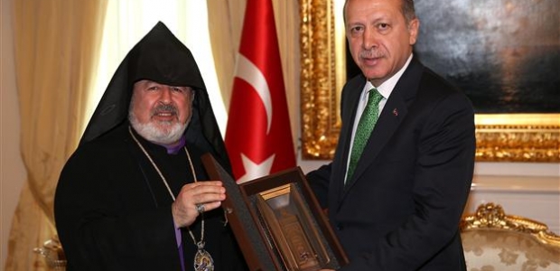 El patriarca de los armenios en Turquía se reúne con el primer ministro Erdogan