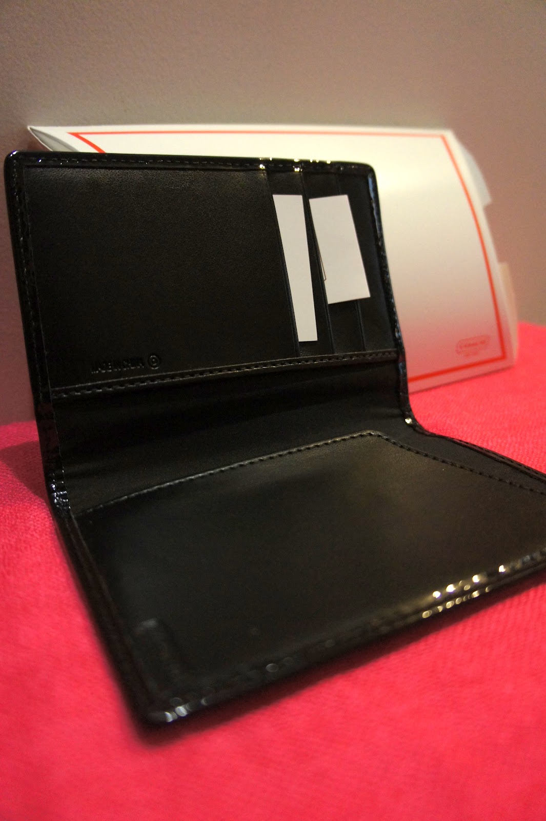 Queen's closet COACH passport holder 90