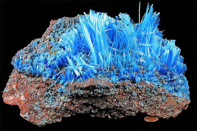 calcantita mineral natural en matriz calcantita mineral natural en matriz