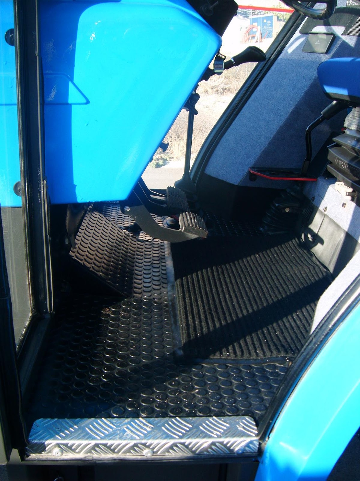 Más que máquinas agrícolas EBRO LANZA UN NUEVO MODELO DE TRACTOR