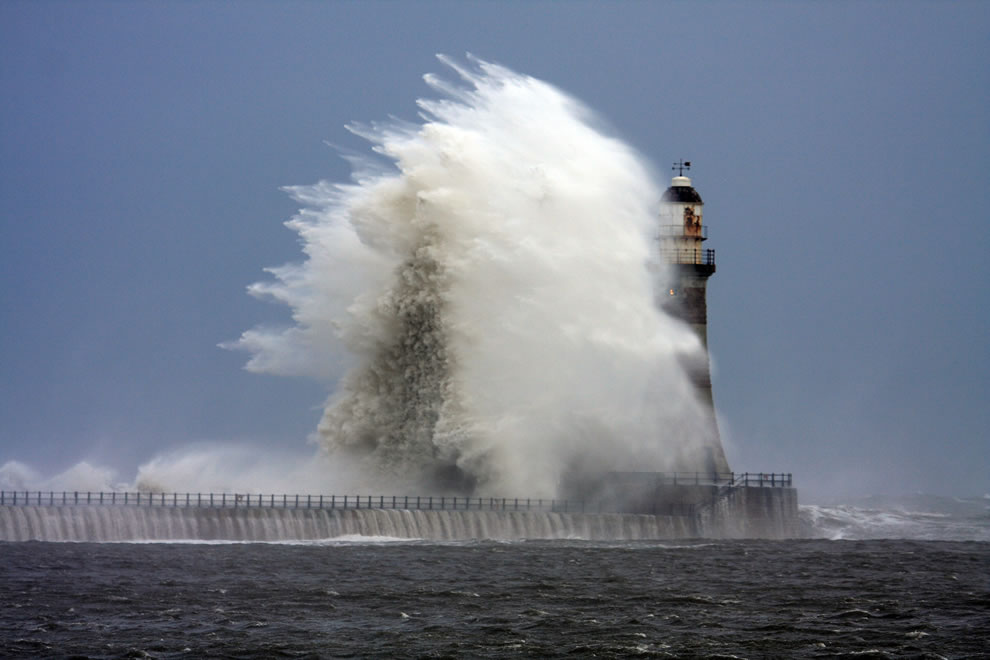 Email Forwards Fun! Incredible Storm Pictures of Lighthouses
