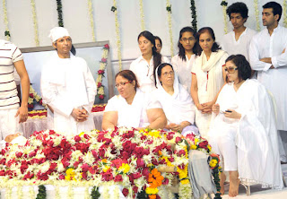 Shahrukh,Priyanka & Others at  Ashok Mehta's funeral ceremony