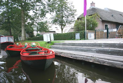 Giethoorn — The Dutch Village With No Roads All traffic has to go over the water, and it is done in so-called “punters”, called ‘whisper-boats’ as they are driven by an electric motor, so they barely disturb the peace and quiet in this scenic little village.