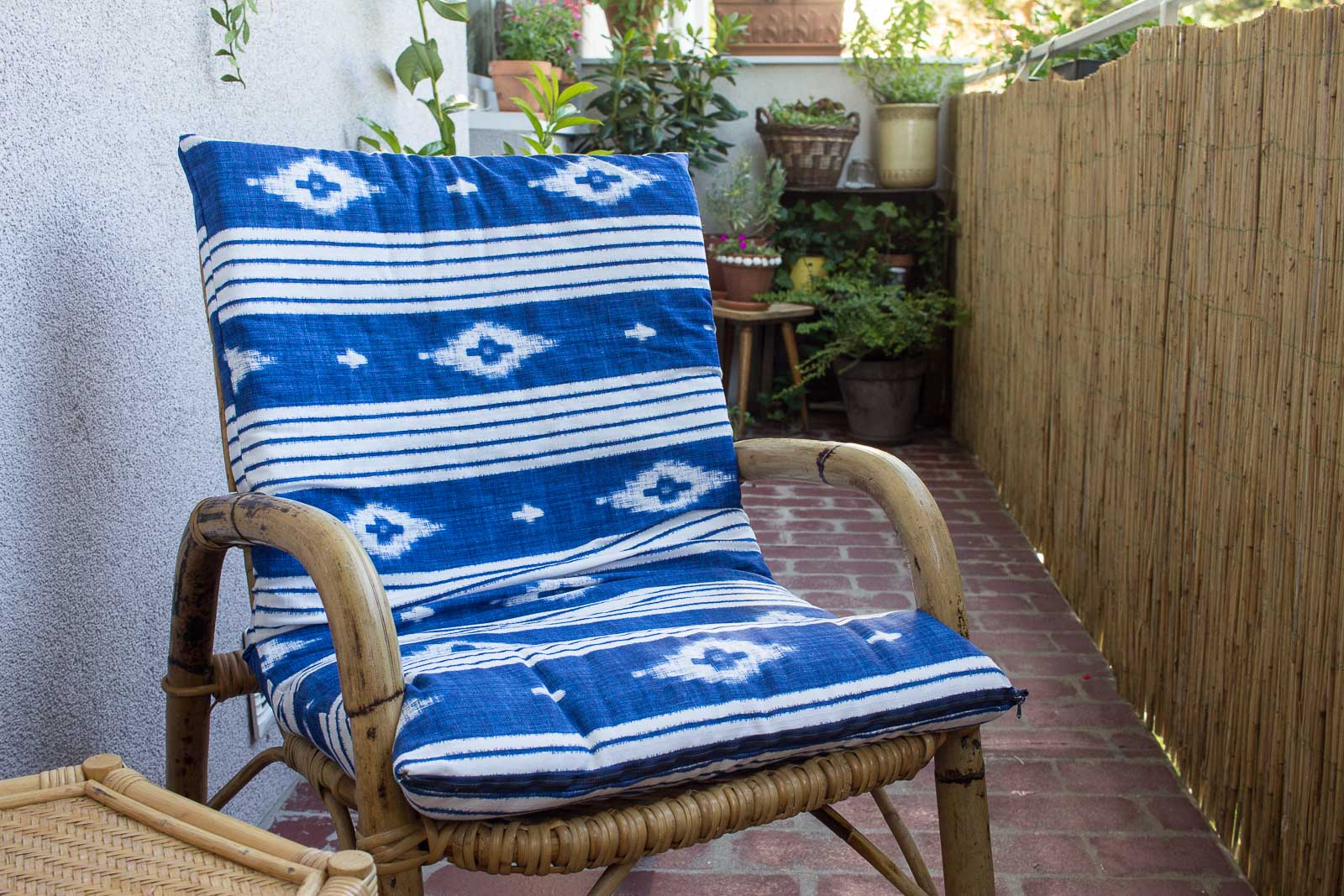 DIY Sitzauflage für Balkonsessel selber nähen DIY Sitzauflage für Balkonsessel | Sitzkissen für Garten & Balkon selber nähen | DIY Idee und Upcycling Projekt für Terrasse