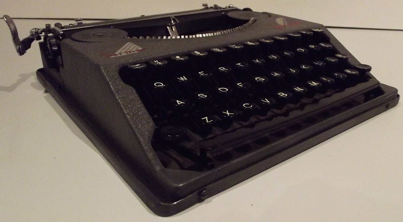 oz.Typewriter The Hermes Featherweight and the Baby Typewriters it Spawned