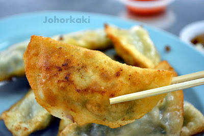 Guo Tie 锅贴 (Pan Fried Dumplings) at Taman Sri Tebrau Hawker Centre, Johor Bahru Guo-Tie-锅贴-(Pan-Fried-Dumplings)-Johor-Bahru